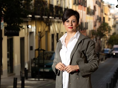 La ministra de Vivienda y Agenda Urbana, Isabel Rodríguez, el viernes en el barrio de Malasaña, Madrid.