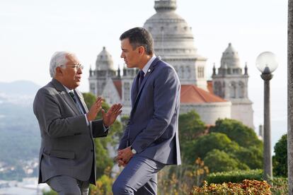 A la izquierda, el primer ministro de Portugal, António Costa, y el presidente del Gobierno, Pedro Sánchez, en una cumbre hispanoportuguesa.