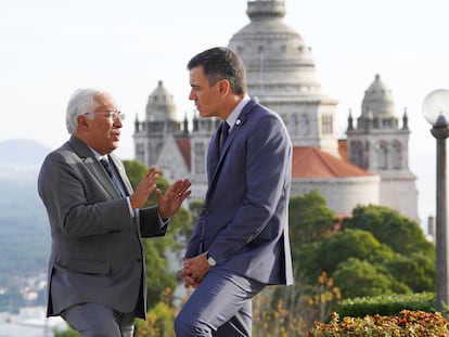 A la izquierda, el primer ministro de Portugal, António Costa, y el presidente del Gobierno, Pedro Sánchez, en una cumbre hispanoportuguesa.