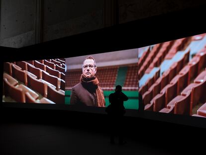 Una imagen de la película 'Two Meetings and a Funeral', de Naeem Mohaiemen en el Centro Andaluz de Arte Contemporáneo de Sevilla.