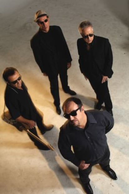 Javier Teixidor, a la izquierda, junto al resto de la J.Teixi Band.