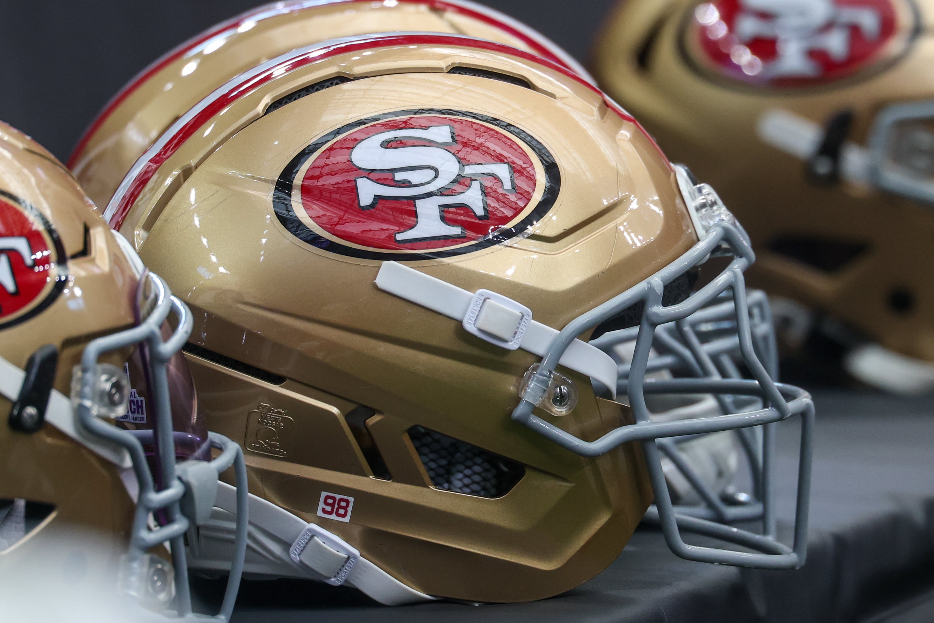 Un hombre es acusado de defraudar a más de 20 mujeres por 1,3 millones de dólares al hacerse pasar por un jugador de la NFL