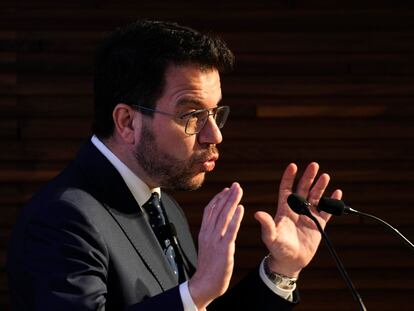 El presidente Pere Aragonès, durante la conferencia pronunciada este mediodía en el Colegio de Economistas de Cataluña, en Barcelona.