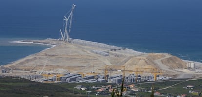 Obras del puerto exterior de A Coru&ntilde;a, en Punta Langosteira.