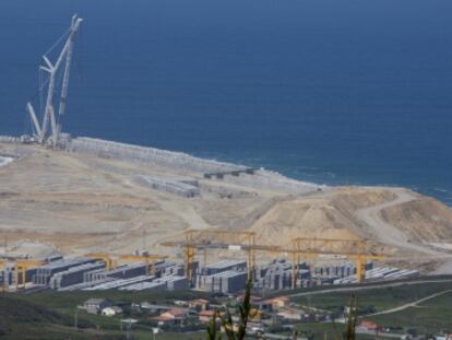 Obras del puerto exterior de A Coru&ntilde;a, en Punta Langosteira.