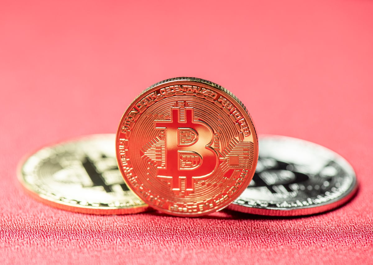 El dólar se debilita y el bitcoin cotiza lateralmente | Criptoactivos |  Cinco Días