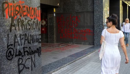 La entrada del consulado belga en Barcelona, entre la calle Bruc y Girona, esta mañana.