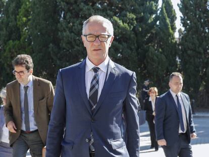 El ministro de Cultura, José Guirao, a su llegada al Tanatorio municipal de València, donde se encuentran los restos mortales de la exministra Carmen Alborch.