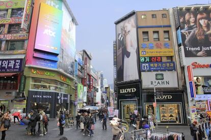 Seúl es una de las ciudades más caras del mundo, y también una de las más visitadas con más de 10 millones de turistas al año.

ALQUILAR UN PISO. El Wolse es el sistema surcoreano de alquiler en pagos mensuales. Un piso de unos 75 metros cuadrados en Itaewon, barrio céntrico a pocos minutos del parque donde se encuentra la Torre de Seúl, cuesta aproximadamente 1.500 euros al mes.