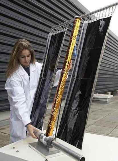 Prototipo de panel solar flexible desplegado, en Tecnalia (San Sebastián).