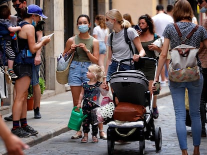 Ambiente en una calle del centro de Girona, el 6 de junio.