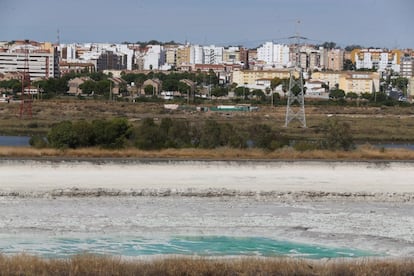 Balsa de residuos tóxicos, con Huelva a escasos 500 metros.