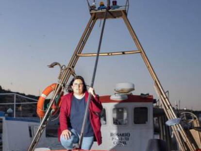 La patrona Manuela Leal, en su barco 'Rosario', primera mujer al frente de la Cofradía de Pescadores de Conil.