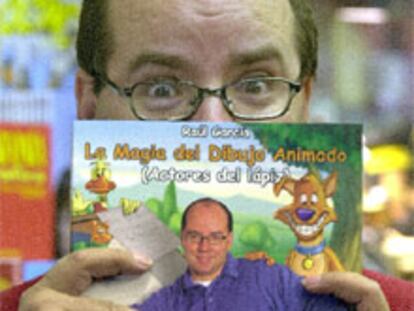 Raúl García, con su libro <i>La magia del dibujo animado</i>.