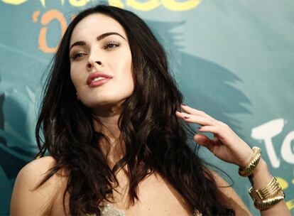 Megan Fox resultó la elegida como la actriz más guapa. Haciendo honor a su título, la protagonista de <i>Transformers</i> lució figura con un traje corto sin tirantes que dejaba ver los tatuajes que decoran su cuerpo.