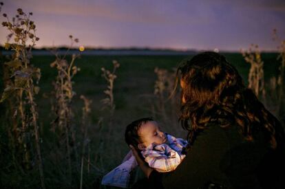 Madre e hijo. Condado de Hidalgo, Texas (Estados Unidos).