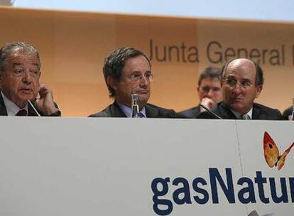 Salvador Gabarró, Rafael Villaseca y Antoni Brufau en la última junta de accionistas de Gas Natural.