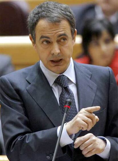 El presidente del Gobierno, José Luis Rodríguez Zapatero, durante la sesión de control de la Cámara Alta.