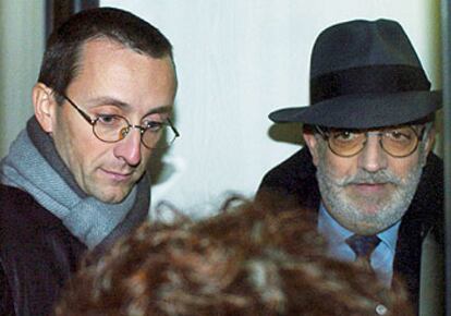Giovanni Bonici, ex presidente de Parmalat Venezuela (izquierda), llega a Parma con su abogado Antonio Tuccari.