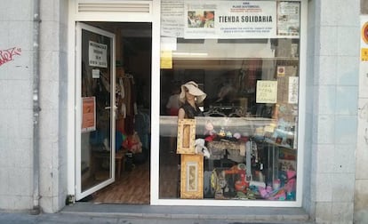 Fachada de una de las sedes de la ONG Plaes en Alicante.
