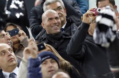 Zidane celebra, en la grada, la victoria del Juventus ante el Chelsea.