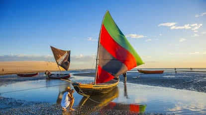 Jangadas, barcos típicos brasileños en el parque nacional de Jericoacoara.