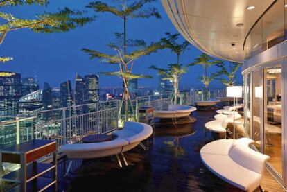 El restaurante Sky on 57, situado en la azotea del hotel Marina Bay Sand, ofrece una modernización de la comida tradicional de Singapur.