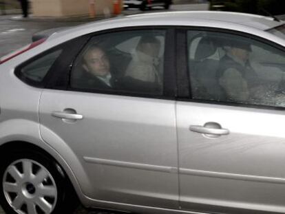 &Aacute;ngel Carromero llega en coche a la c&aacute;rcel de Segovia.