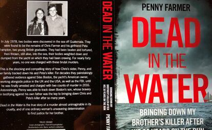 Contraportada y portada del libro titulado 'Dead in the Water', escrito por Penny Farmer.