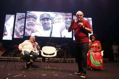 Lula, Mujica y la líder del PT en Río de Janeiro, Benedita da Silva, este sábado en la fiesta de anoversario.