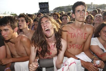 Asistentes al concierto, ayer por la tarde, de Tame Impala en el FIB Heineken.