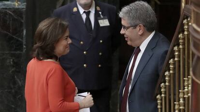 Soraya Sáenz de Santamaría y el diputado Francesc Homs.