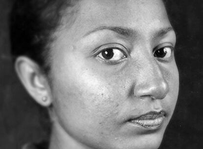 <b>Reeyot Alemu (premio 2013)</b> Feteh era en 2011 el último medio impreso independiente que se publicaba en Etiopía tras el cierre de 20 periódicos y revistas iniciado en 2005. Ese año, su columnista Reeyot Alemu fue condenada a 14 años de prisión, acusada de terrorismo. El Gobierno se amparo en una ley que, según la ONU, “equipara las publicaciones críticas con la difusión de ideas terroristas para amordazar a la prensa”. Sus columnas hablaban sobre las causas profundas de la pobreza y en la igualdad de género. Un año después las autoridades clausuraron la publicación. Alemu fue liberada en 2015 después de que se retiraran muchos de los cargos de terrorismo por los que había sido condenada.