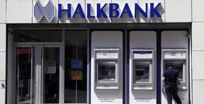 Cajero de Halkbank en Estambul.