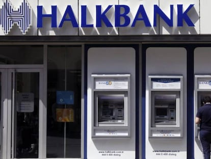 Cajero de Halkbank en Estambul.