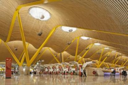 Terminal 4 del aeropuerto Madrid-Barajas Adolfo Suárez, proyectada por Richard Rogers.