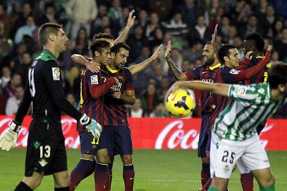 Los jugadores del Barcelona celebran el 0 a 1 de Neymar 