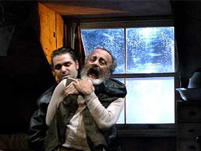 Enric Benavent (delante) y Ernesto Arias, en 'El portero'.