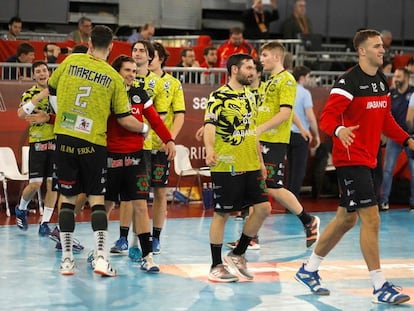 Los jugadores del Ademar celebran un triunfo, en la Copa, ante el Logroño. (DAVID FERNÁNDEZ-EFE)