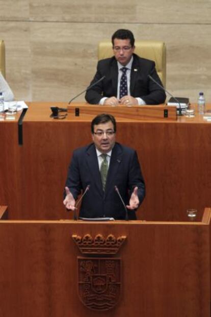 El presidente en funciones de la Junta de Extremadura, Guillermo Fernández Vara, durante su intervención en la Asamblea.