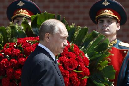 Putin, hoy, en el monumento al soldado desconocido en Mosc&uacute;, durante el 75 aniversario de la invasi&oacute;n nazi de la URSS.