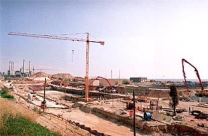 Una imagen reciente de las obras del Fòrum 2004.