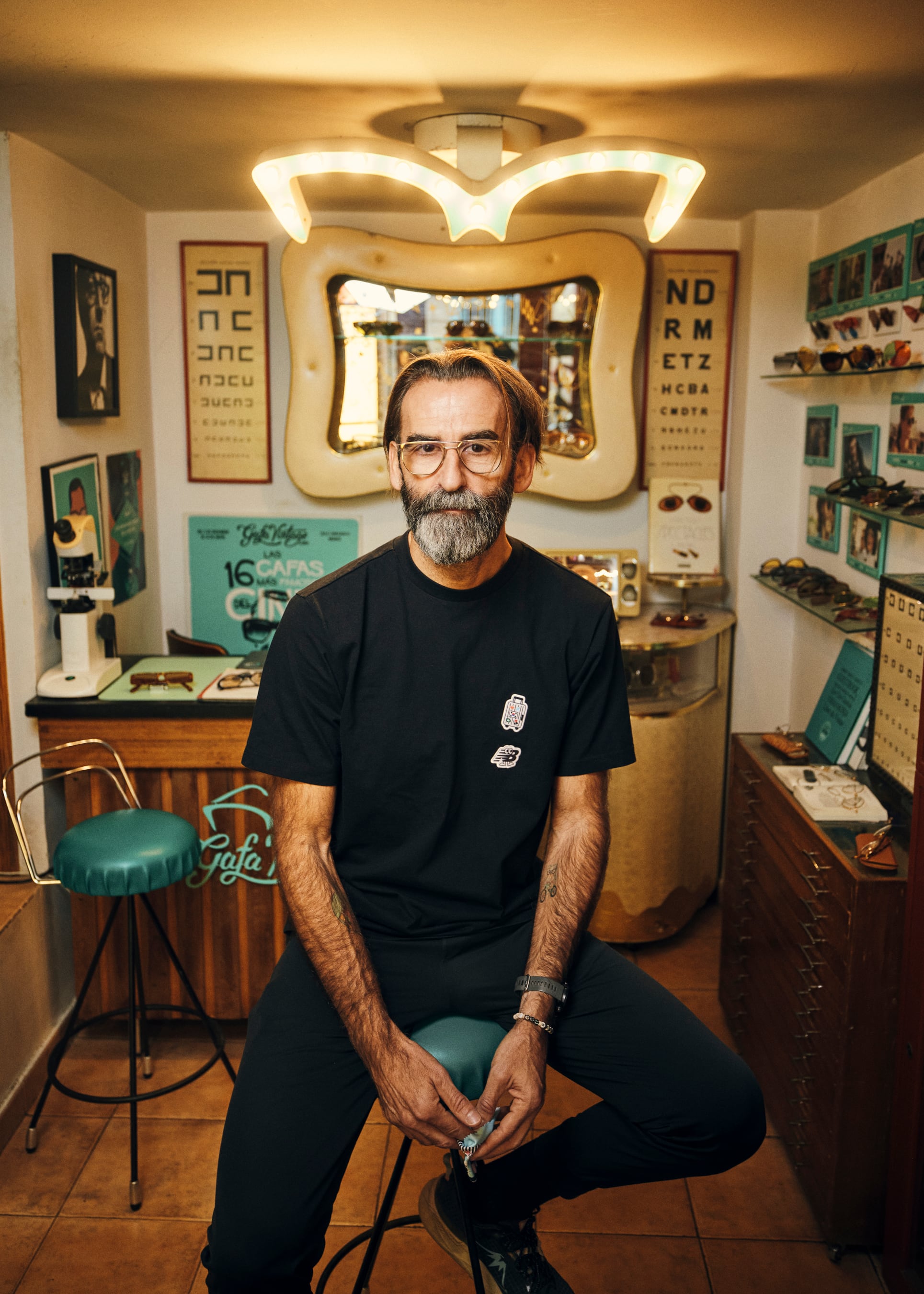 Jorge Portela: óptico de Pedro Sánchez y experto en monturas europeas descatalogadas