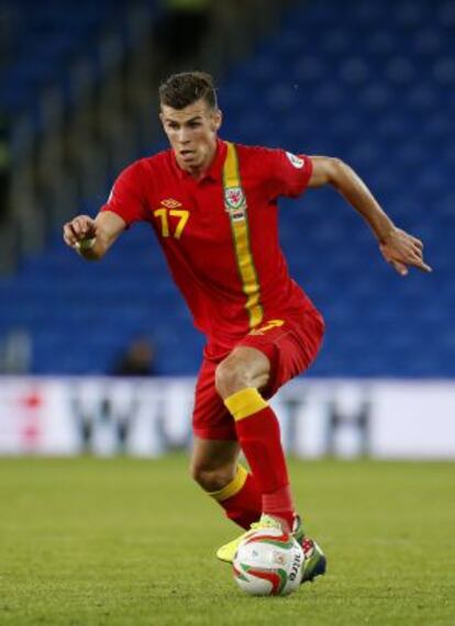 Bale, con Gales.