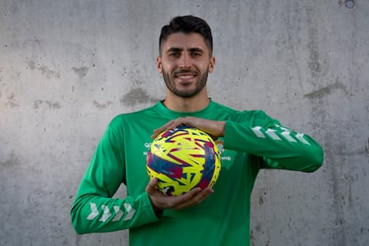  Rui Silva, guardameta portugués del Real Betis Balompié, este lunes en la ciudad deportiva del club.
