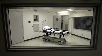 Alabama's lethal injection chamber at the Holman Correctional Facility in Atmore, Ala., is pictured, Oct. 7, 2002.