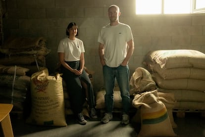 Paloma Puentes y Marco Bergero, dueños de Puchero en su obrador de Hornillos de Eresma (Valladolid).