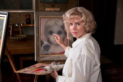 A tentativa mais ousada de Tim Burton de conseguir o prestígio de Hollywood (leia-se ser nomeado ao Oscar) foi esta versão “alta cultura” do brilhante 'Ed Wood', na qual relata a história da pintora Margaret Keane. A reflexão sobre o talento, o gênio, o heteropatriarcado e a originalidade se perde detrás do brilho de Amy Adams (foto)… e as próprias desventuras pessoais de Burton. Fica evidente que a relação do casal Keane é uma projeção do seu relacionamento com a atriz Helena Bonham Carter, da qual acabou se divorciando quase simultaneamente à estreia.