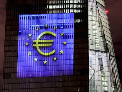 Fechada iluminada del Banco Central Europeo, el pasado 30 de diciembre.