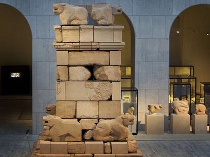 Monumento de Pozo Moro en el patio norte del Museo Arqueológico Nacional.